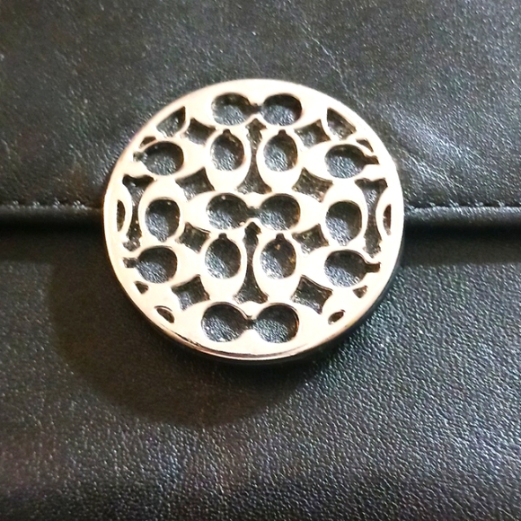 COACH Black Leather Tri-fold Wallet Unique Coach Emblem - Picture 8 of 8